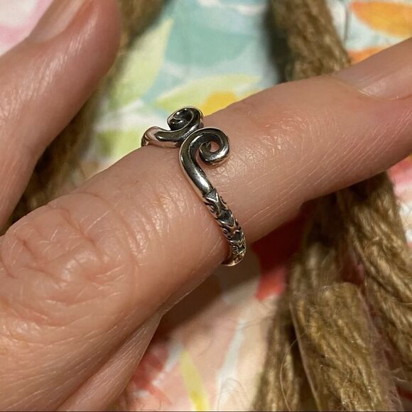 Sterling Silver Spiral Toe Ring Midi Ring - Picture 4 of 5